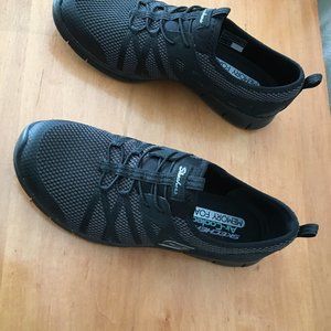 Skechers Air Cooled Memory Foam Black on Black Size 8.5